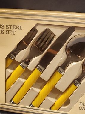 Vintage Clover Stainless Steel 20 pc Flatware Set with Fashion Handle